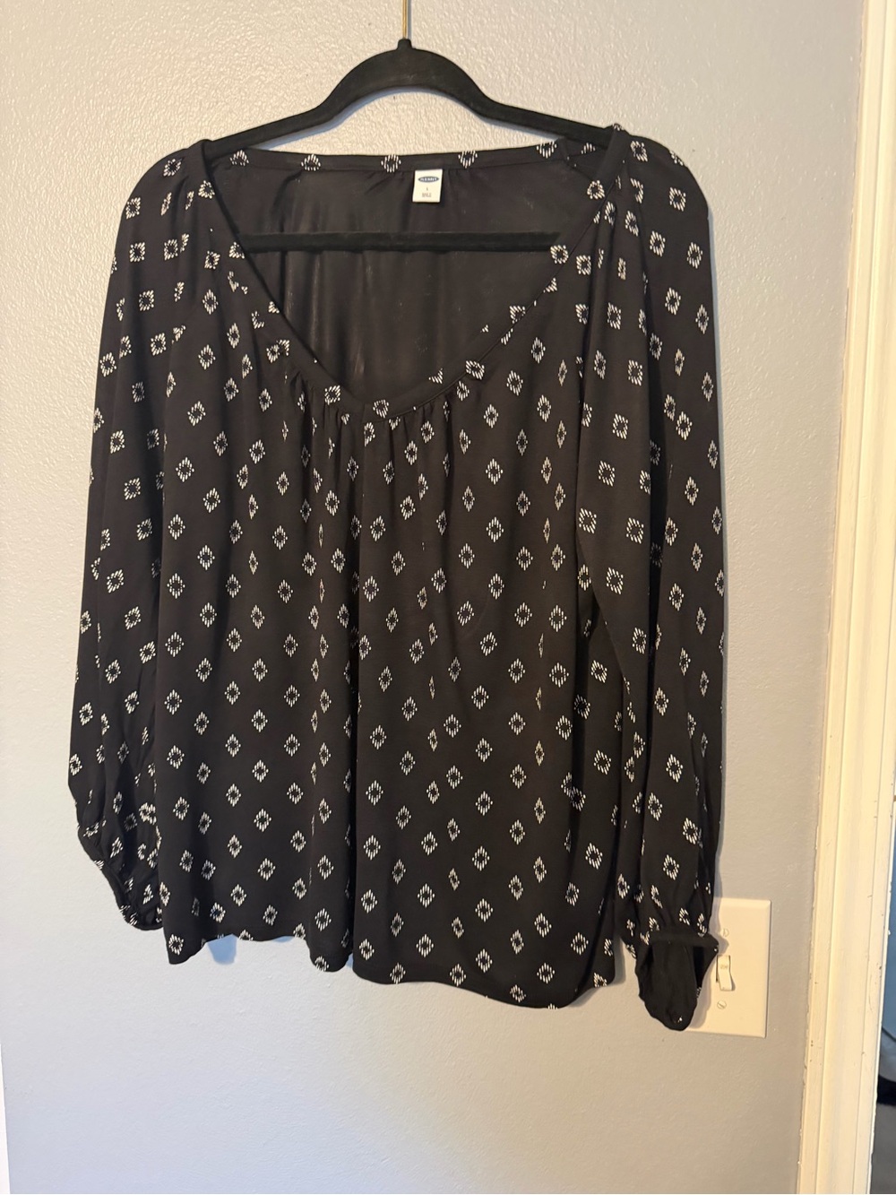 Old Navy Black Diamond-Print Peasant Blouse